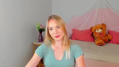 elaravoltage online show from July 11, 5:35 pm