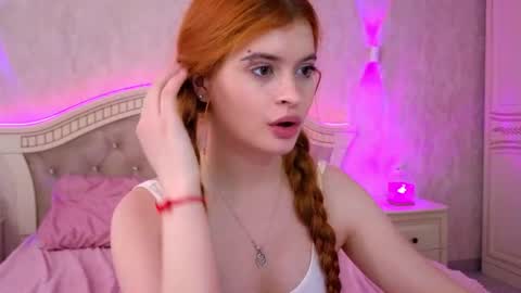 elariscrowe online show from June 30, 1:21 pm