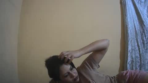 Isabella online show from November 9, 9:00 pm