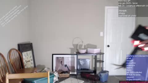 Snapshot of elena_ermie chatting on February 23, 7:23 pm elena_ermie online show from February 23, 7:23 pm