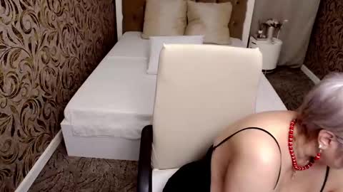 ElenaJuarez online show from January 31, 9:27 am