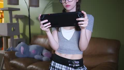 Emma online show from December 13, 10:55 pm