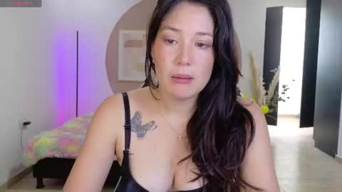 eliiih_ online show from June 10, 6:06 pm