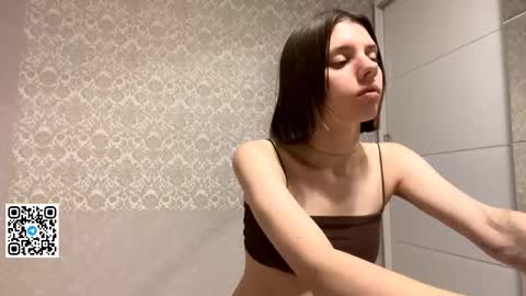 Snapshot of elinhelser chatting on October 19, 10:12 pm Elisa online show from October 19, 10:12 pm