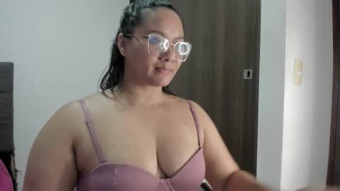 Snapshot of elisa_connors18 chatting on September 20, 10:30 pm online show from September 20, 10:30 pm
