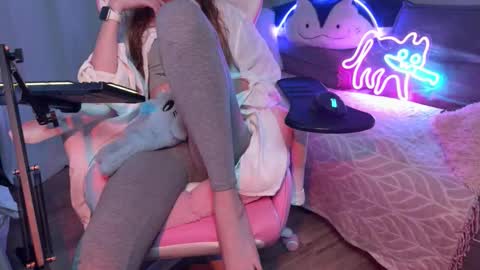 Elisa North online show from September 21, 1:21 pm