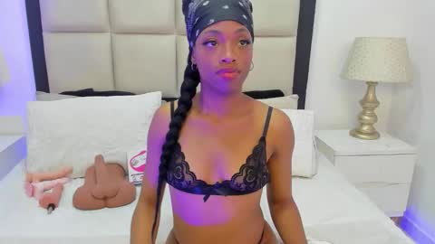 elisabettamonroy online show from November 11, 6:27 pm