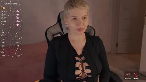 elise_day online show from June 17, 5:58 pm