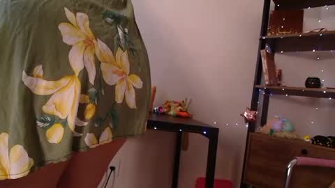 elise_nyx online show from June 3, 2:33 pm