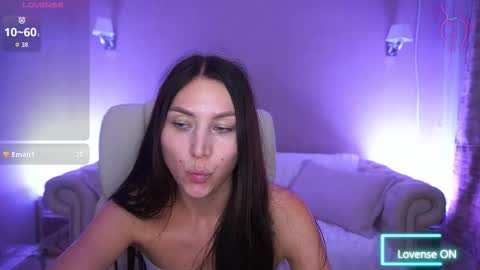 elisevelour online show from October 12, 5:37 pm