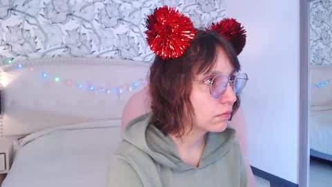 Eliza online show from December 3, 7:38 pm