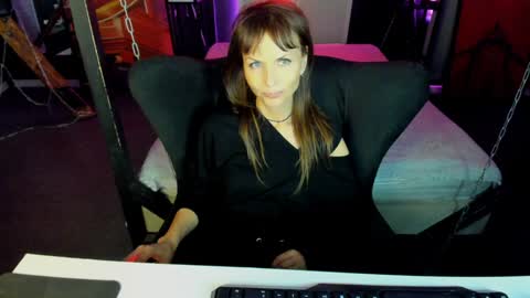 Elizabethangel online show from February 1, 9:19 pm