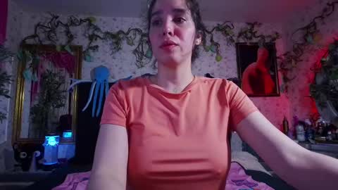 Snapshot of elizabeth77_ chatting on March 4, 10:24 am Elizabeth online show from March 4, 10:24 am