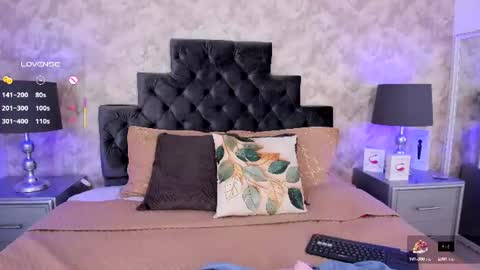 Elizabeth online show from August 4, 9:43 pm