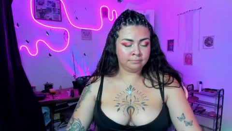 Elizabeth Martinez online show from April 29, 5:30 pm