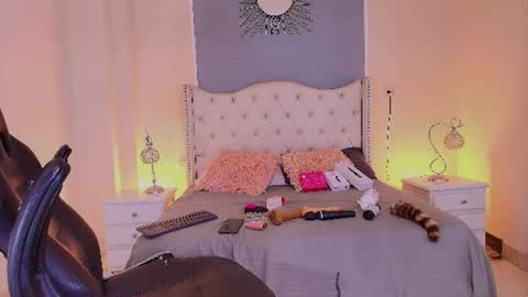 Elizabeth  online show from June 15, 2:34 am