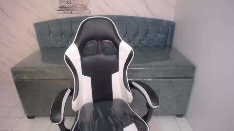 Elizabeth online show from April 22, 1:30 pm