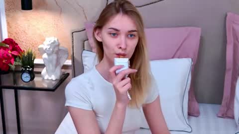 Elizabeth online show from July 25, 4:14 pm