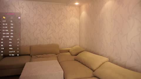 Elizabeth online show from December 3, 7:05 pm