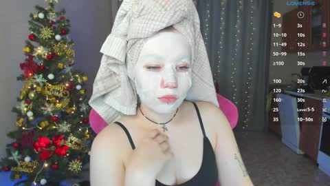 Snapshot of elizabethflowerr chatting on December 3, 3:29 am Eli online show from December 3, 3:29 am