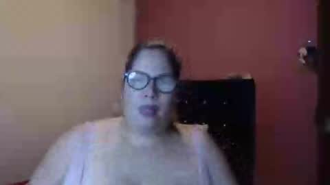Snapshot of elizabethtaylor1 chatting on February 10, 3:32 pm Elizabeth online show from February 10, 3:32 pm