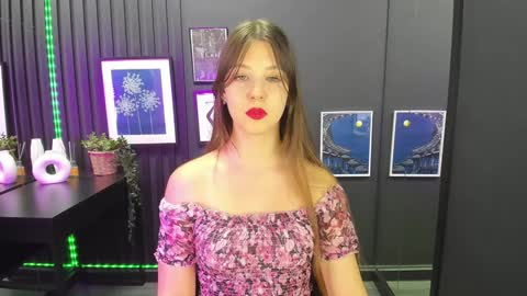 Snapshot of elizamild chatting on December 10, 1:00 pm Eliza online show from December 10, 1:00 pm