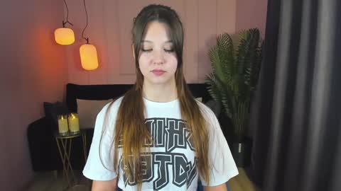 Snapshot of elizamild chatting on December 15, 1:43 pm Eliza online show from December 15, 1:43 pm