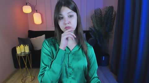 Snapshot of elizamild chatting on December 14, 1:27 pm Eliza online show from December 14, 1:27 pm