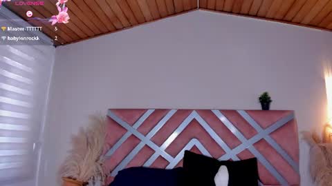 Ella Olmos  online show from July 6, 3:03 pm