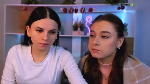 ella_coco online show from January 9, 7:35 am