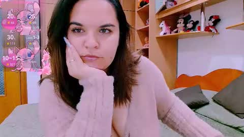 Snapshot of ella_diamonds chatting on September 29, 5:45 am Ella online show from September 29, 5:45 am