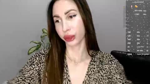 Ella online show from December 2, 9:11 am