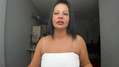 Ella online show from October 31, 7:07 pm