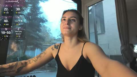 ella_vee online show from November 28, 6:49 am