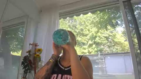 ella_vee online show from July 24, 6:22 am