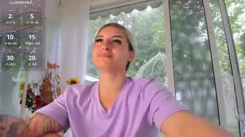 ella_vee online show from June 23, 6:00 am