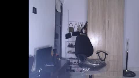 ella online show from February 18, 5:17 am