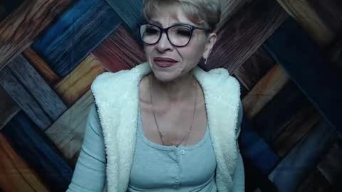 EllaBonito online show from January 18, 7:04 am