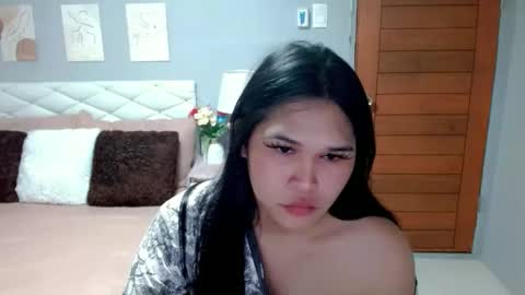 EllaFord online show from May 9, 3:58 pm