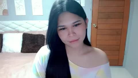 EllaFord online show from May 10, 10:45 pm