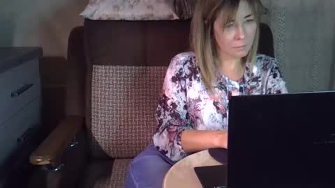 ellajohnsonx online show from November 29, 7:45 am