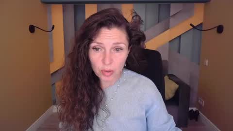 EllaLongs online show from June 13, 11:29 am