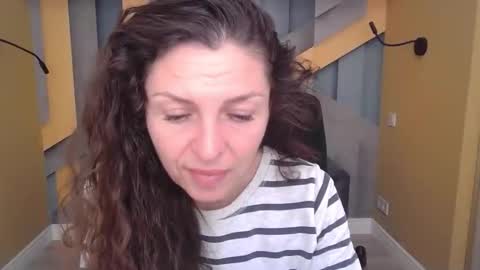 EllaLongs online show from November 2, 12:30 pm