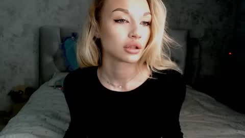 ellamilla online show from June 14, 1:11 pm
