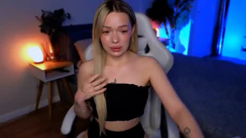 Ella online show from February 22, 5:08 am