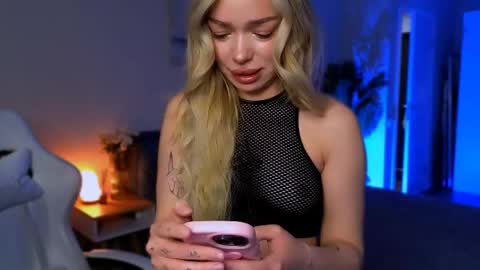 Ella online show from May 7, 6:06 am