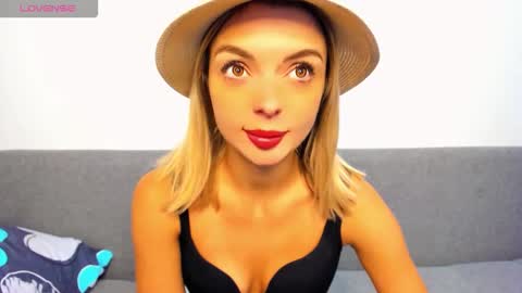 ellen_flow online show from October 4, 10:03 pm