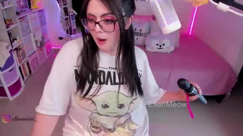 Snapshot of ellen_meow chatting on October 20, 8:06 am Meow in da house . online show from October 20, 8:06 am