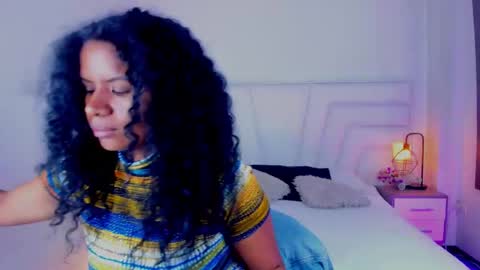 Snapshot of ellie_alves chatting on February 13, 12:32 pm Ellie online show from February 13, 12:32 pm