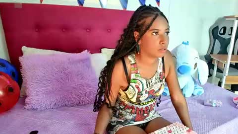 ellie_cute7 online show from June 23, 7:34 pm